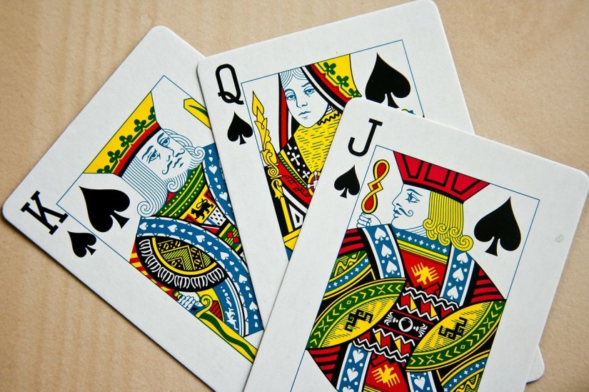 playing-cards-167049_1280